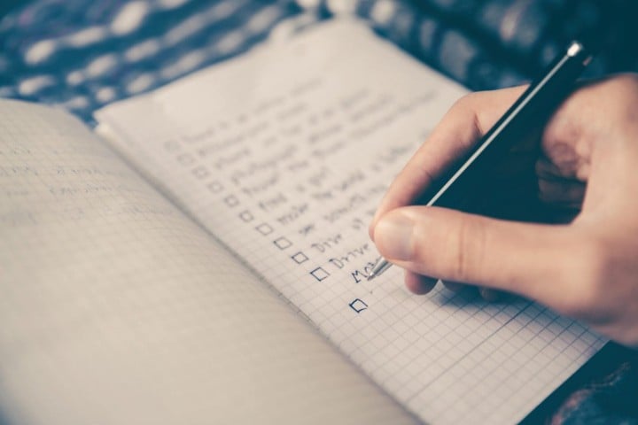 hand writing checklist for moving