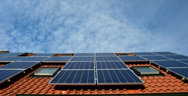 Top 6 Benefits of Installing Solar Panels on Your New Home