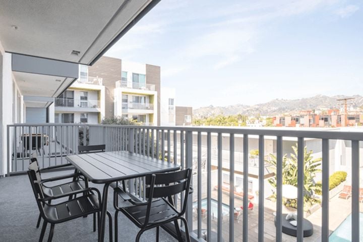 apartment in the city of los angeles with view list