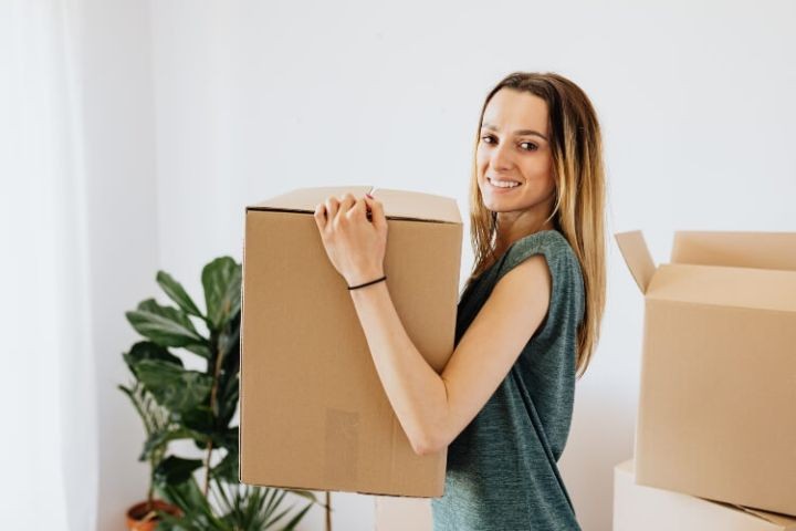 woman holding moving box