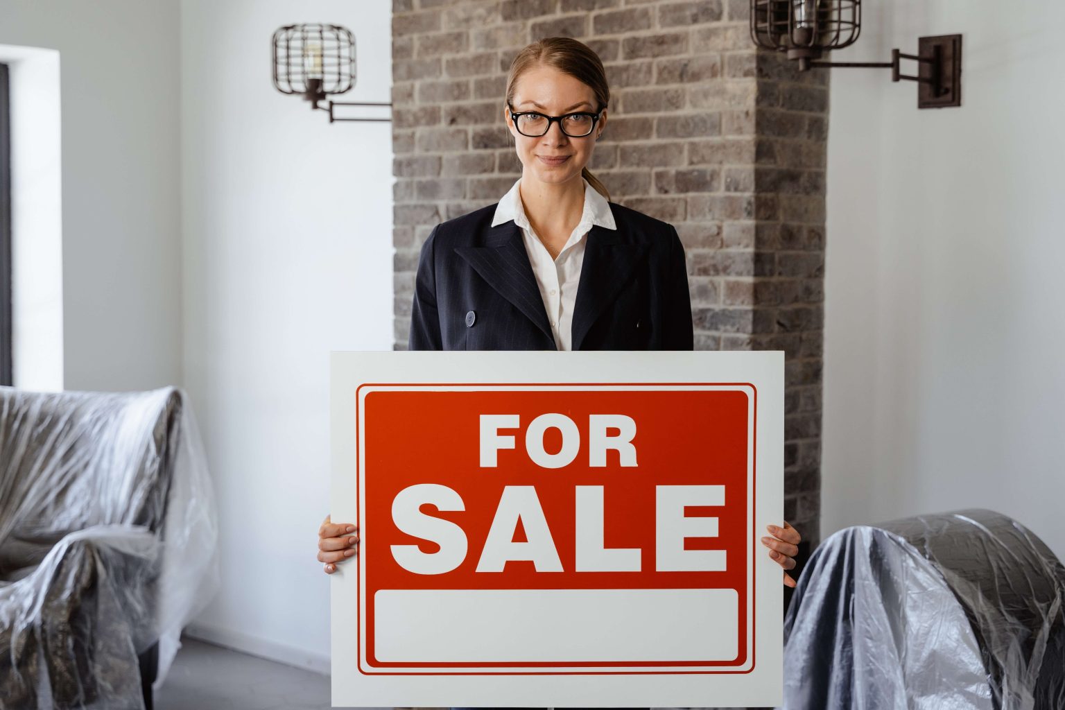 What Does A Real Estate Agent Make