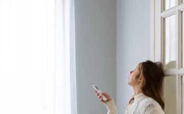 woman setting the temperature in the air