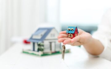 real estate agent with house model keys