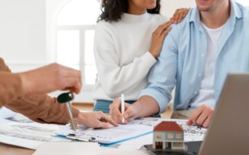 couple signing mortgage