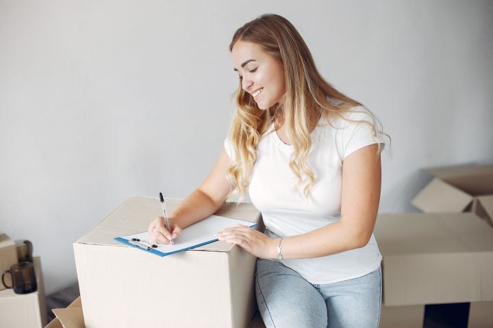 woman doing the pre moving checklist