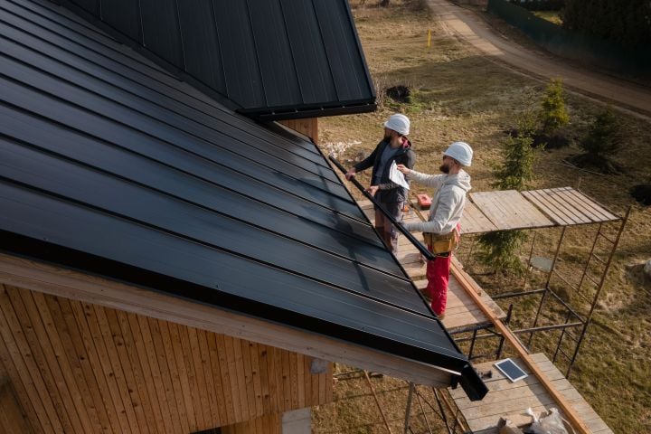 roofers working with hermets