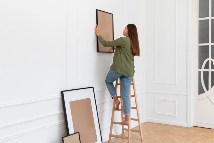 woman holding frame